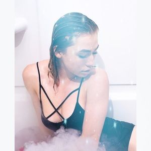 Meet your Posher, Jillian